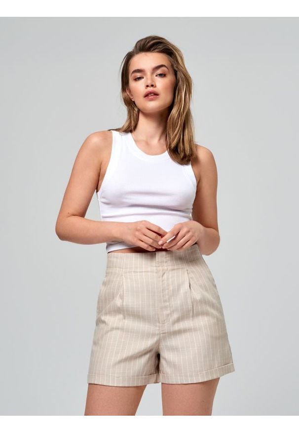 Sinsay - Szorty w paski - kremowy. Kolor: kremowy. Materiał: włókno, skóra, wiskoza, materiał. Wzór: paski