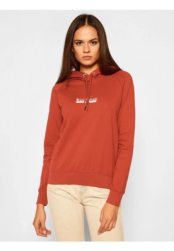 Lee - LEE ESSENTIAL HOODIE DAMSKA BLUZA Z KAPTUREM RED OCHRE L53WTXOE. Typ kołnierza: kaptur