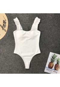 Intica - Strój kąpielowy z ozdobnymi ramiączkami na plażę i basen Berny. Kolor: biały. Materiał: materiał. Wzór: aplikacja #1