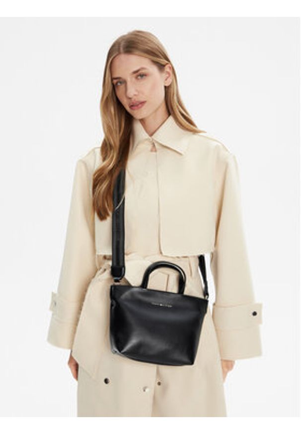 TOMMY HILFIGER - Tommy Hilfiger Torebka Th Logotape AW0AW17694 Czarny. Kolor: czarny. Materiał: skórzane