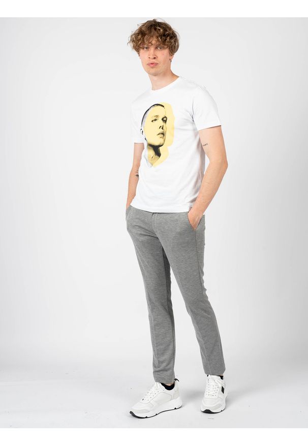 Antony Morato T-shirt | MMKS02166-FA100144 | Mężczyzna | Biały. Okazja: na co dzień. Kolor: biały. Materiał: bawełna. Wzór: aplikacja, nadruk. Styl: casual