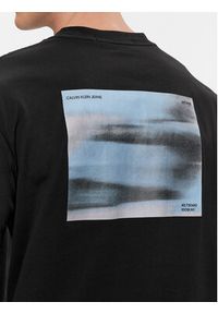 Calvin Klein Jeans Longsleeve Spray J30J324642 Czarny Relaxed Fit. Kolor: czarny. Materiał: bawełna. Długość rękawa: długi rękaw