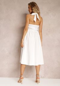 Renee - Biała Rozkloszowana Sukienka Midi z Wiązaniem na Szyi Phinadi. Kolor: biały. Typ sukienki: kopertowe. Długość: midi