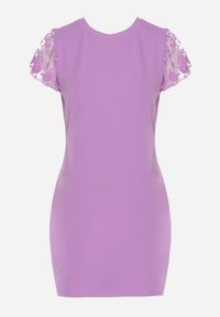 Born2be - Fioletowa Dopasowana Sukienka z Koronkowym Rękawkiem Cidariana. Okazja: na imprezę. Kolor: fioletowy. Materiał: koronka. Długość rękawa: krótki rękaw. Styl: klasyczny, elegancki #6