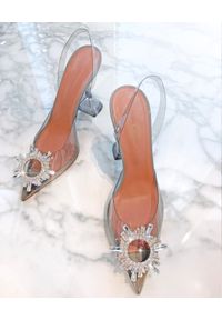 AMINA MUADDI - Przezroczyste sandały na szpilce Begum Glass. Zapięcie: pasek. Obcas: na szpilce. Wysokość obcasa: średni #8
