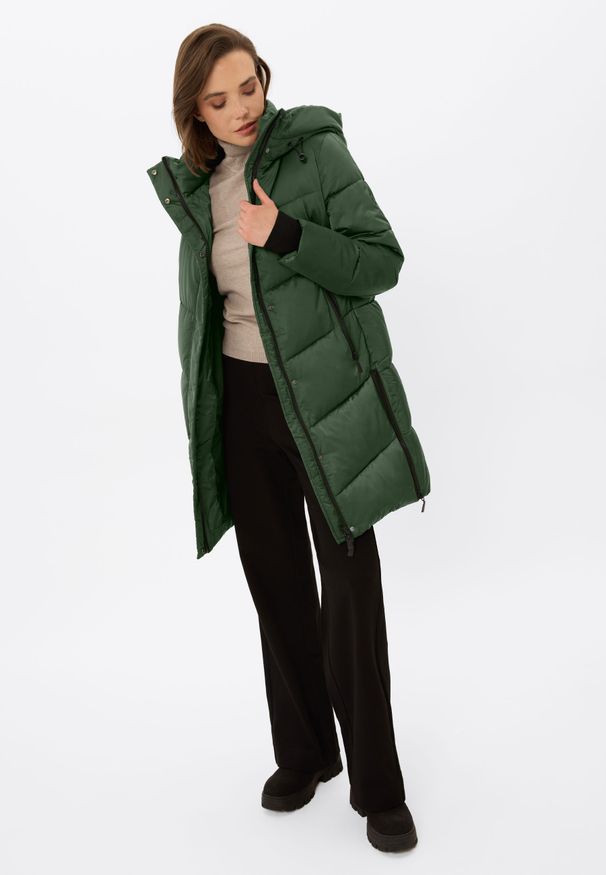 Volcano - Długi płaszcz J-DILA. Okazja: na co dzień. Kolekcja: plus size. Kolor: zielony. Materiał: poliester, włókno, materiał. Długość: długie. Sezon: zima. Styl: casual