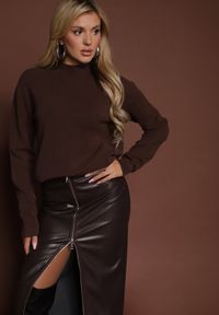 Renee - Brązowy Gładki Sweter z Półgolfem z Dzianiny z Wełną i Wiskozą Zaiara. Okazja: na co dzień. Kolor: brązowy. Materiał: wełna, wiskoza, dzianina. Długość rękawa: długi rękaw. Długość: długie. Wzór: gładki. Styl: klasyczny, casual