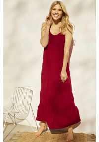 Cellbes - Długa sukienka z gniecionego dżerseju. Kolor: czerwony. Materiał: jersey. Długość rękawa: na ramiączkach. Styl: elegancki. Długość: maxi