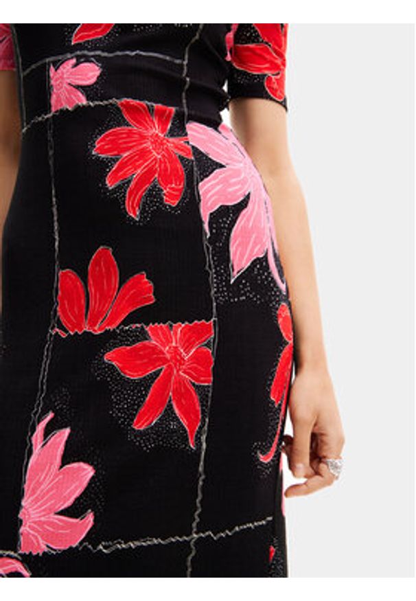 Desigual Sukienka letnia Quebec 24SWVK40 Czarny Regular Fit. Kolor: czarny. Materiał: wiskoza. Sezon: lato