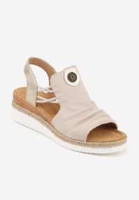 Born2be - Beżowe Sandały na Koturnie z Marszczoną Cholewką i Metaliczną Aplikacją Teodlar. Zapięcie: bez zapięcia. Kolor: beżowy. Materiał: jeans, len. Wzór: aplikacja. Sezon: lato. Obcas: na koturnie. Styl: boho. Wysokość obcasa: średni #8