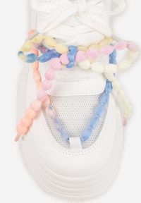 Born2be - Białe Sneakersy na Grubej Podeszwie Ozdobione Koralikami Amomera. Okazja: na co dzień. Kolor: biały. Wzór: aplikacja #9