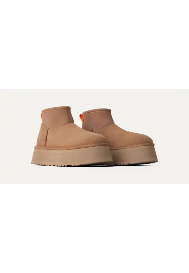 Ugg - Buty zimowe damskie UGG W Classic Mini Dipper Boot. Kolor: beżowy. Sezon: zima