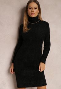 Renee - Czarna Sukienka Dzianinowa Wełniana Zolfi. Typ kołnierza: golf. Kolor: czarny. Materiał: wełna, dzianina. Długość rękawa: długi rękaw. Sezon: jesień, zima. Długość: mini