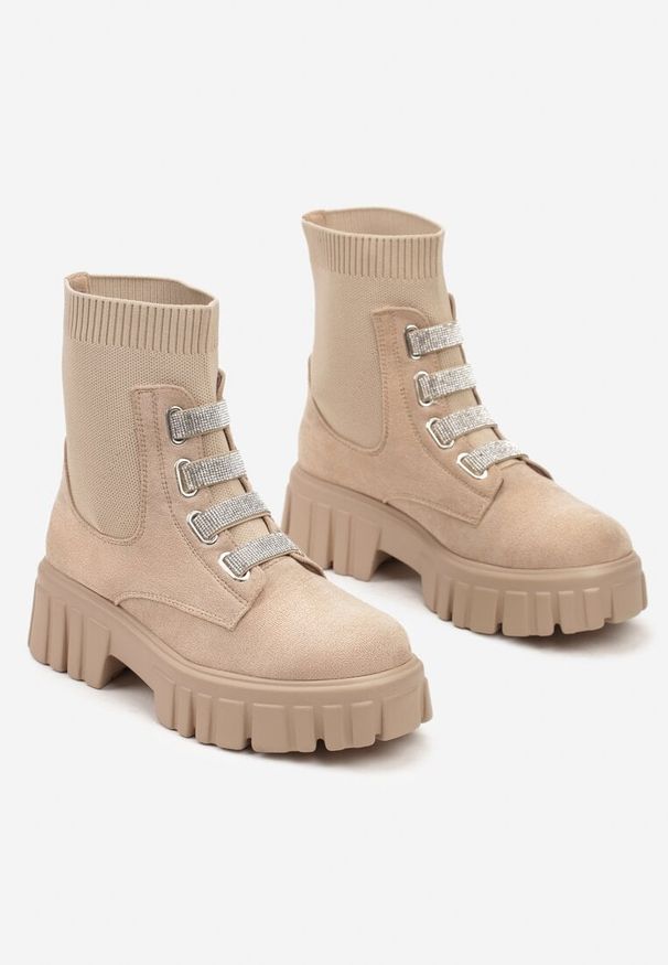 Born2be - Ciemnobeżowe Botki na Grubej Podeszwie ze Sznurówkami z Cyrkoniami i Skarpetową Cholewką Venarae. Okazja: na co dzień. Zapięcie: sznurówki. Kolor: beżowy. Materiał: wełna. Szerokość cholewki: normalna. Styl: casual, klasyczny, rockowy, elegancki