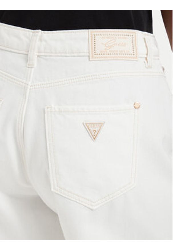 Guess Szorty jeansowe W6GD1A D0704 Biały Relaxed Fit. Kolor: biały. Materiał: bawełna