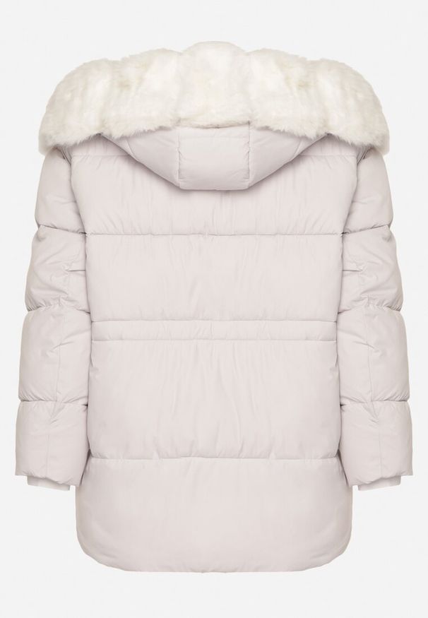 Born2be - Biała Kurtka z Pikowanymi Przeszyciami i Kapturem z Futerkiem Galiadia. Okazja: na spacer, na co dzień. Kolor: biały. Materiał: futro. Styl: casual, klasyczny, sportowy