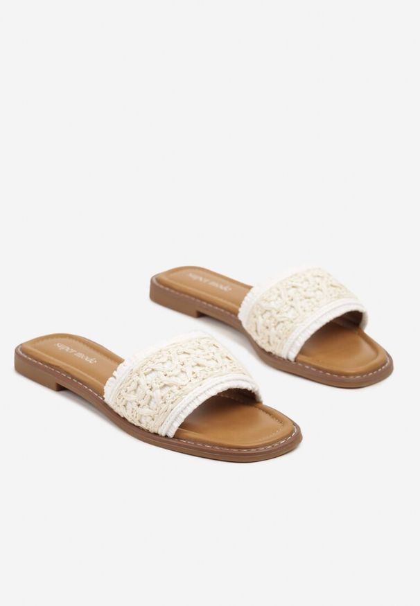 Born2be - Beżowe Klapki w Stylu Boho Nimietta. Okazja: na co dzień. Kolor: beżowy. Wzór: aplikacja, paski. Sezon: lato. Obcas: na obcasie. Styl: boho