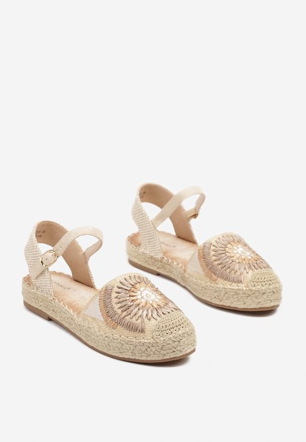 Born2be - Beżowe Sandały Espadryle z Odkrytą Piętą Zdobione Plecionką Morianis. Okazja: na co dzień, na spacer. Zapięcie: pasek. Kolor: beżowy. Wzór: aplikacja. Sezon: lato. Obcas: na obcasie. Styl: elegancki, casual. Wysokość obcasa: niski