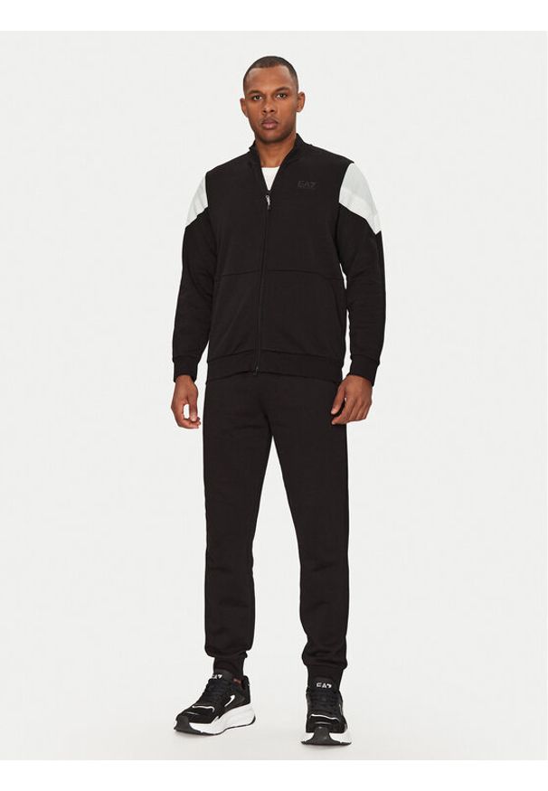 EA7 Emporio Armani Dres 7M000268 AF12451 UC001 Czarny Regular Fit. Kolor: czarny. Materiał: bawełna