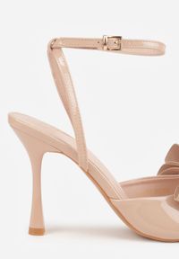 Born2be - Beżowe Sandały Lakierowane Ozdobione Kokardkami Varona. Zapięcie: sprzączka. Kolor: beżowy. Materiał: lakier. Wzór: aplikacja. Sezon: lato. Obcas: na obcasie. Wysokość obcasa: średni #4