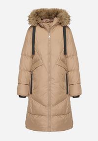 Born2be - Ciemnobeżowa Pikowana Kurtka z Kapturem z Futrem i Ozdobnymi Taśmami Lendria. Okazja: na spacer. Typ kołnierza: kaptur. Kolor: beżowy. Materiał: futro #3