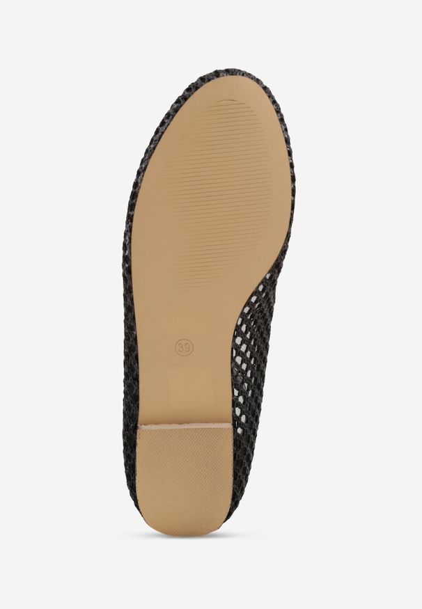 Born2be - Czarne Siateczkowe Balerinki z Wkładką ze Skóry Naturalnej Ozdobione Aplikacją Adriarissa. Okazja: na co dzień, na spotkanie biznesowe. Zapięcie: sprzączka. Kolor: czarny. Materiał: skóra. Wzór: aplikacja. Sezon: lato. Styl: casual, biznesowy, elegancki