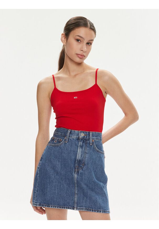 Tommy Jeans Top Essential DW0DW17381 Czerwony Slim Fit. Kolor: czerwony. Materiał: bawełna