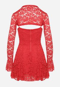 Born2be - Czerwona Rozkloszowana Sukienka Koktajlowa z Koronką i Bolerkiem Eyrfedi. Okazja: na randkę, na ślub cywilny, na wesele. Kolor: czerwony. Materiał: koronka. Długość rękawa: na ramiączkach. Wzór: koronka. Styl: wizytowy #3