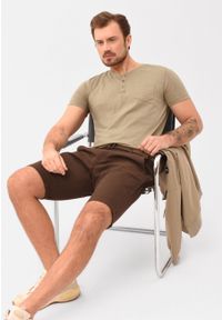 Volcano - T-shirt z rozpinanym dekoltem T-WARREN. Materiał: materiał, skóra, bawełna, jeans. Długość rękawa: krótki rękaw. Długość: krótkie. Wzór: melanż, aplikacja. Sezon: lato. Styl: klasyczny #1