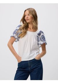 Reserved - Ażurowa bluzka z modalem - biały. Kolor: biały. Materiał: tkanina. Wzór: ażurowy