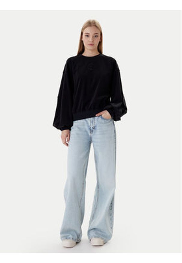 Guess Bluza W6RQ13 KD332 Czarny Regular Fit. Kolor: czarny. Materiał: wiskoza