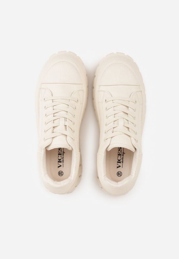 Renee - Beżowe Sneakersy VICES na Platformie w Stylu Chunky z Perforacją Hypsyllis. Okazja: na co dzień. Kolor: beżowy. Materiał: jeans. Obcas: na platformie