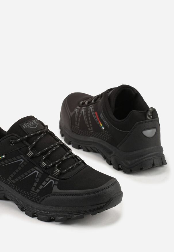 Born2be - Czarne Buty Sportowe w Trekkingowym Stylu na Tłoczonej Podeszwie Revitte. Okazja: na co dzień. Kolor: czarny. Materiał: jeans. Szerokość cholewki: normalna