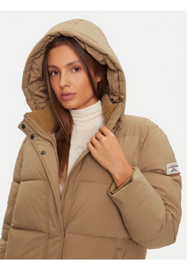 Guess Płaszcz zimowy W4BL26 WGII2 Beżowy Regular Fit. Kolor: beżowy. Materiał: syntetyk. Sezon: zima