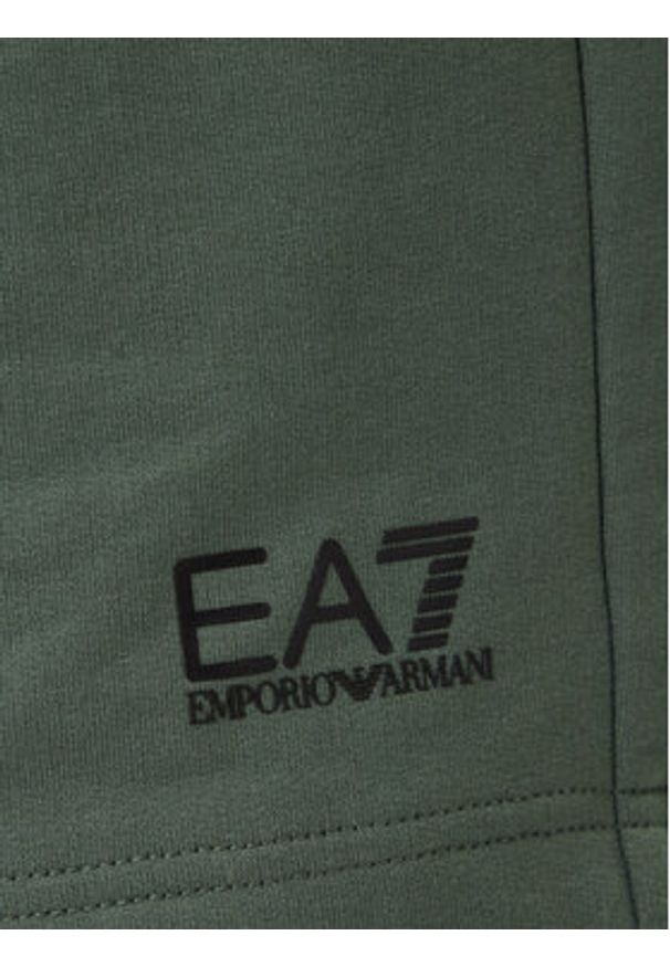 EA7 Emporio Armani Szorty sportowe 8NPS65 PJVRZ U7260 Zielony Regular Fit. Kolor: zielony. Materiał: bawełna. Styl: sportowy