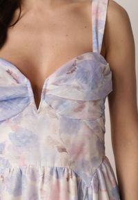 Born2be - Niebieska Romantyczna Sukienka o Rozkloszowanym Kroju na Ramiączkach w Kwiaty Isiresha. Okazja: na wesele, na co dzień, na randkę, na ślub cywilny. Kolor: niebieski. Materiał: poliester. Długość rękawa: na ramiączkach. Wzór: kwiaty. Sezon: lato. Typ sukienki: rozkloszowane, proste. Styl: casual, elegancki #3