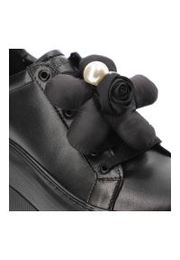 CheBello - Czarne Modne Sneakersy Chebello Eleganckie Obuwie Na Platformie. Okazja: na co dzień. Kolor: czarny. Materiał: skóra, jeans. Wzór: gładki, aplikacja, kwiaty. Obcas: na platformie. Sport: turystyka piesza #4