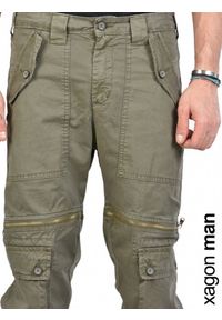 Xagon Man Spodnie | P21032-S413C | Mężczyzna | Wojskowa Zieleń. Okazja: na co dzień. Materiał: elastan, bawełna. Styl: militarny