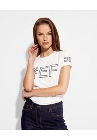 Elisabetta Franchi - ELISABETTA FRANCHI - Biały t-shirt z kontrastowym monogramem. Okazja: na co dzień. Kolor: biały. Materiał: jeans, bawełna. Wzór: nadruk. Styl: casual #1