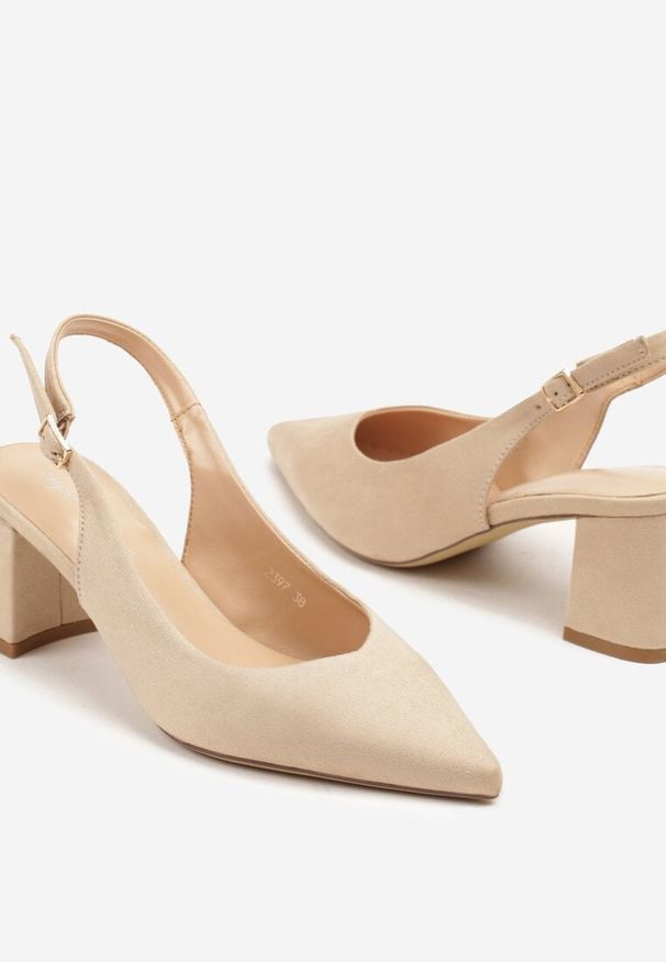 Renee - Beżowe Sandały na Słupkowym Obcasie z Noskiem w Szpic Ninavia. Okazja: na co dzień. Nosek buta: szpiczasty. Zapięcie: pasek. Kolor: beżowy. Materiał: jeans. Obcas: na obcasie. Styl: casual, klasyczny, wizytowy. Wysokość obcasa: średni