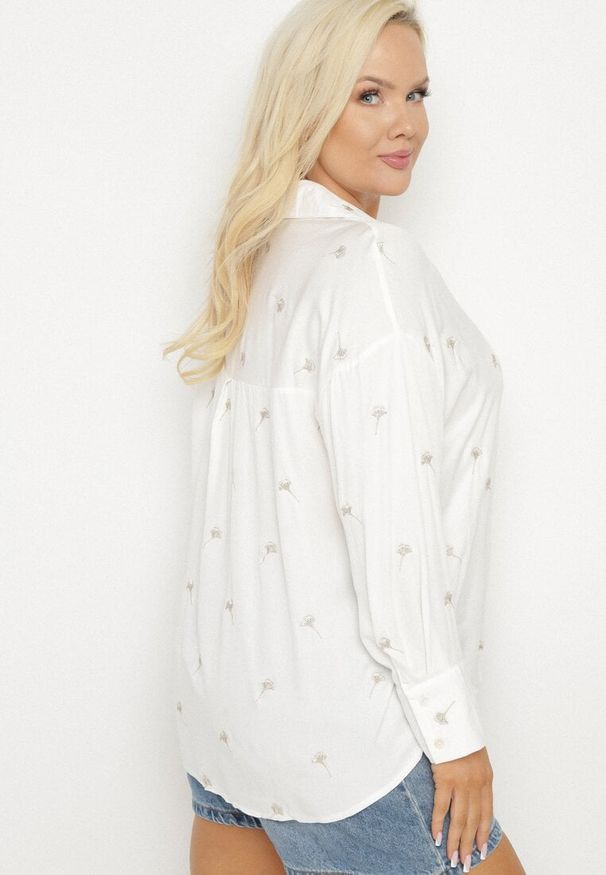 Born2be - Biała Koszula z Wiskozą w Drobne Hafty Navellea. Okazja: na co dzień. Kolekcja: plus size. Kolor: biały. Materiał: wiskoza. Długość rękawa: długi rękaw. Długość: długie. Wzór: haft. Styl: klasyczny, casual, elegancki