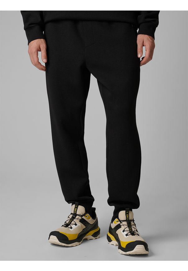 4f - 4F Spodnie dresowe joggery męskie - czarne XL. Kolor: czarny. Materiał: dresówka. Sport: fitness