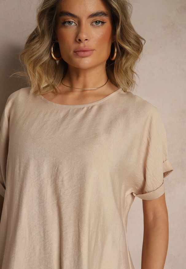 Renee - Beżowa Sukienka o Pudełkowym Kroju z Dłuższymi Bokami Redenise. Okazja: na co dzień. Kolor: beżowy. Materiał: jeans. Długość rękawa: krótki rękaw. Typ sukienki: oversize. Styl: casual