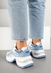 Born2be - Niebiesko-Białe Sneakersy na Grubej Podeszwie z Geometrycznym Wzorem Terami. Okazja: na co dzień. Kolor: niebieski. Materiał: jeans. Szerokość cholewki: normalna. Wzór: geometria. Obcas: na obcasie. Wysokość obcasa: średni #5