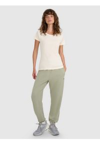 4f - 4F T-shirt regular z prążkowanej dzianiny damski - biały M. Okazja: na co dzień. Kolor: biały. Materiał: dzianina, prążkowany. Długość rękawa: raglanowy rękaw. Wzór: prążki. Styl: sportowy, klasyczny, casual