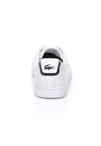 Lacoste - LACOSTE - Białe sneakersy z wyhaftowanym logo Carnaby Evo BL 1. Kolor: biały. Materiał: jeans. Wzór: napisy, aplikacja. Model: Lacoste Carnaby Evo #2