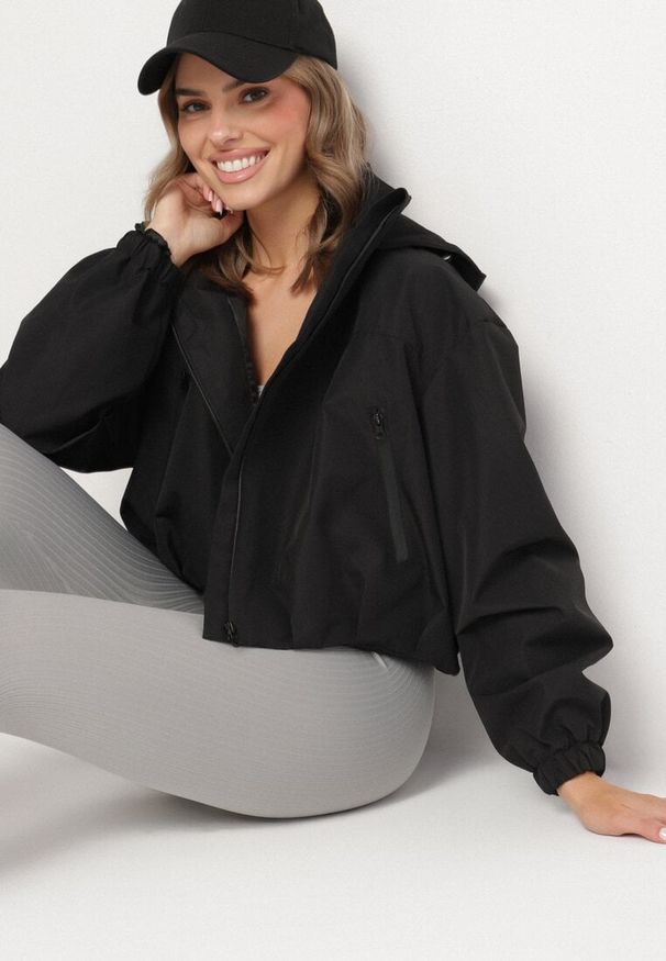 Born2be - Czarna Kurtka Wiatrówka o Kroju Oversize Natilessa. Okazja: na spacer, na co dzień. Kolor: czarny. Materiał: jeans. Długość rękawa: długi rękaw. Długość: długie. Sezon: wiosna. Styl: casual