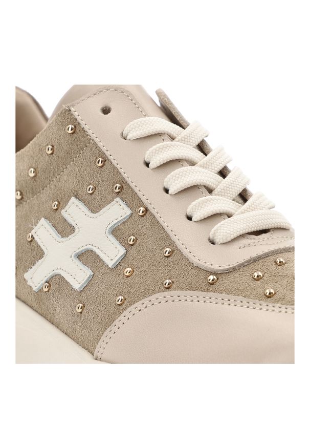 Beżowe Sneakersy Karino Stylowe Obuwie Damskie Ze Skóry Naturalnej. Okazja: na co dzień. Zapięcie: sznurówki. Kolor: beżowy. Materiał: skóra. Styl: elegancki