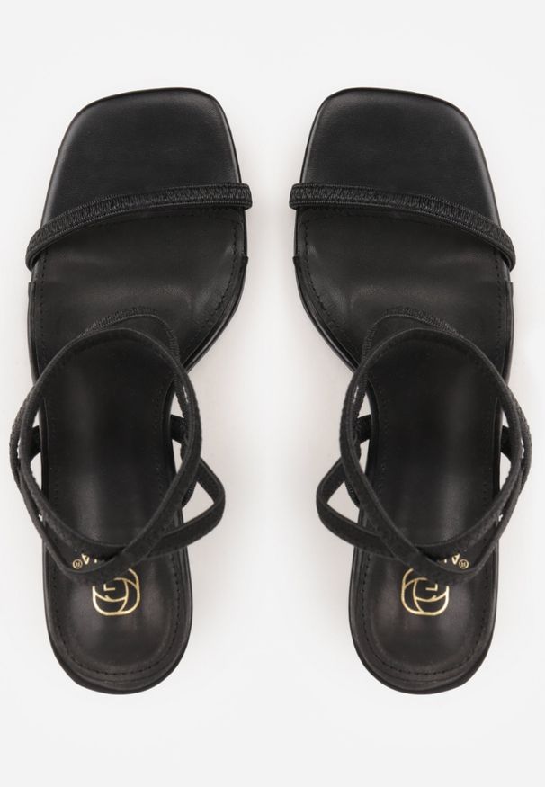 Renee - Czarne Sandały na Szpilce z Dopasowującymi się do Stopy Paskami Usinrya. Zapięcie: pasek. Kolor: czarny. Materiał: satyna. Wzór: paski. Obcas: na szpilce. Wysokość obcasa: średni