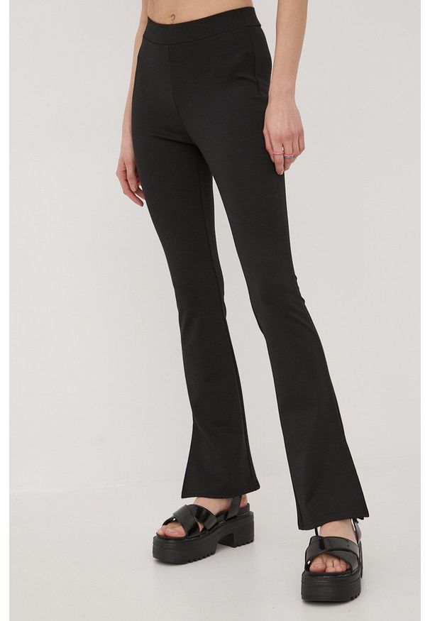 Tom Tailor spodnie damskie kolor czarny dzwony medium waist. Kolor: czarny. Materiał: dzianina, poliester. Wzór: gładki
